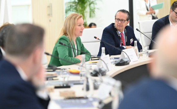 Leadership Roundtables Gallery 10 480X326